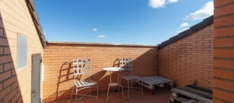 Large duplex with all amenities.