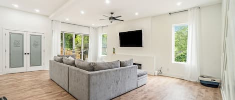 TV connectée, cheminée