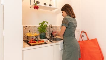 Comfort Studio | Private kitchen | Stovetop, espresso maker, electric kettle, cookware/dishes/utensils