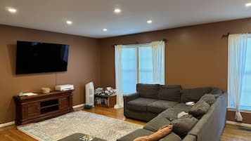 TV connectée, lecteur de DVD, livres, imprimantes