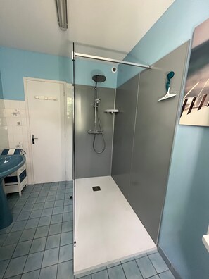 Een douche, een haardroger