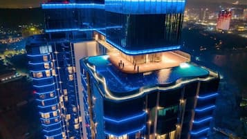 Indoor pool, 2 outdoor pools