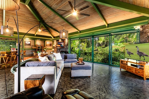 NEW! Lava Rock Retreat - Impeccable Comfort in Hilo!