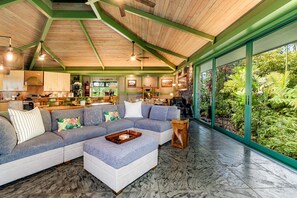 Smart TV - NEW! Lava Rock Retreat - Impeccable Comfort in Hilo! (Hilo)