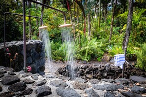 Property grounds - NEW! Lava Rock Retreat - Impeccable Comfort in Hilo! (Hilo)