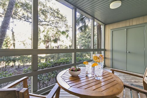 New listing!  Easy beach access, central location