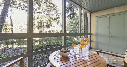 New listing! Easy beach access, central location