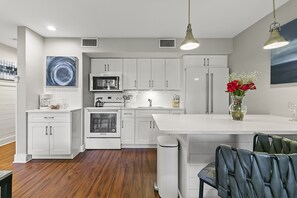 Fridge, microwave, oven, stovetop - New listing!  Easy beach access, central location (Kiawah Island)