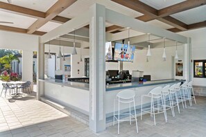 Pool bar