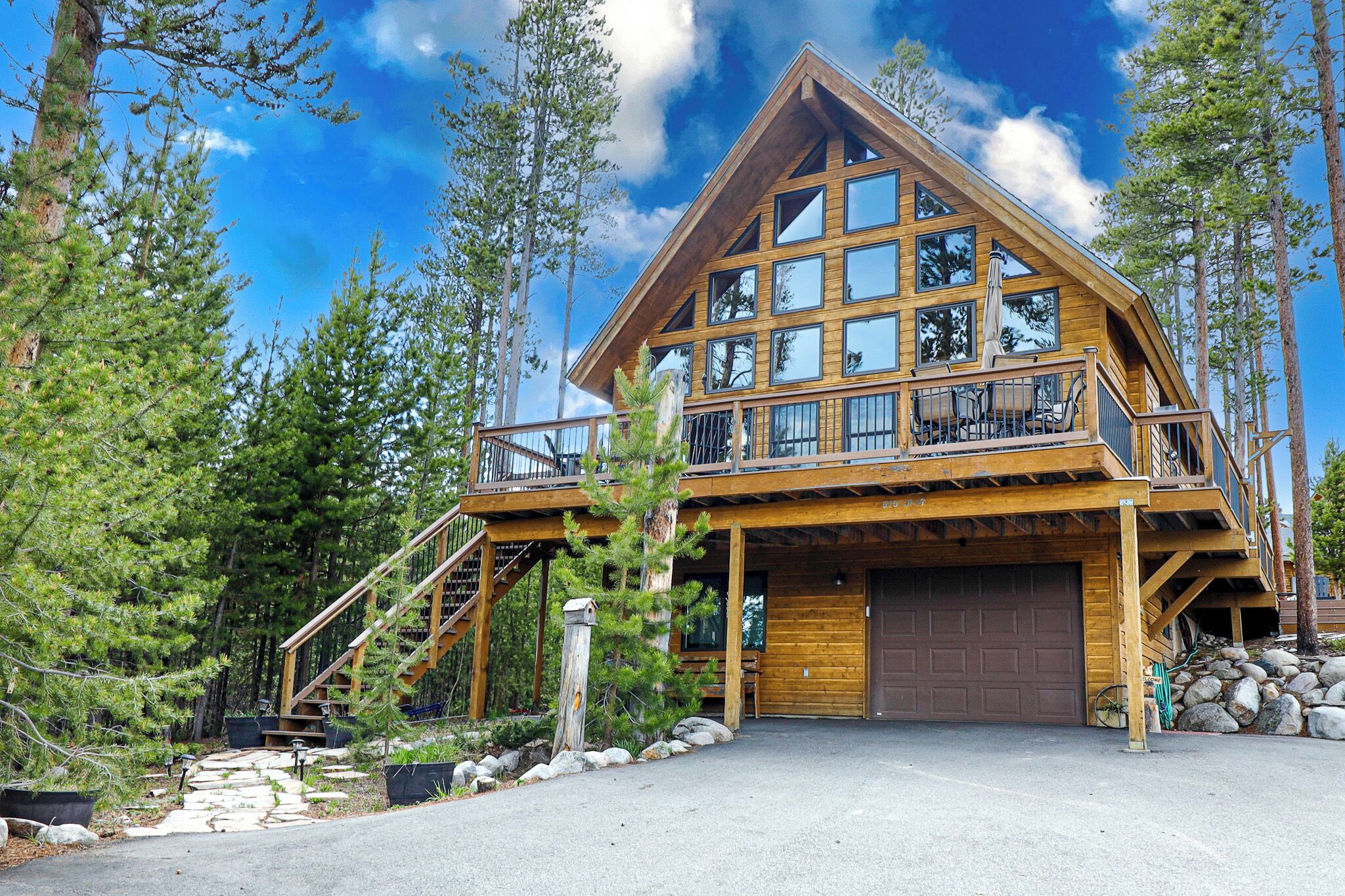 *NEW Grandview Chalet - Sophisticated Mountain Retreat Overlooking Grand Lake