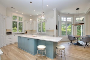 Fridge, microwave, oven, stovetop - Private Pool/Spa, Walk to the Beach & Close to South Beach Marina and Salty Dog (Hilton Head Island)