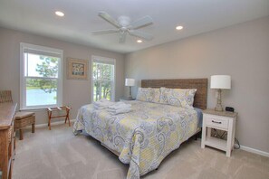 4 bedrooms, iron/ironing board, free WiFi, bed sheets - Sea Pines beach home with screened porch and sundeck.  Walk to the Salty Dog! (Hilton Head Island)