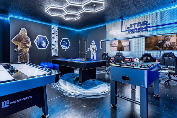 StarWars themed game room with game console