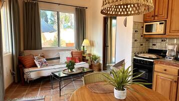 Villa, 1 Bedroom | Dining