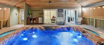 Friendswood 4BR: Fun Backyard w/ Pool, Spa, Grill