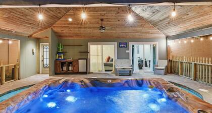 Friendswood 4BR: Fun Backyard w/ Pool, Spa, Grill