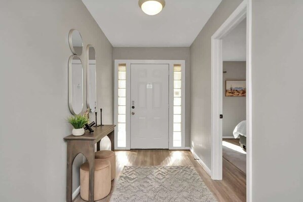 4 habitaciones, tabla de planchar con plancha, wifi y ropa de cama 