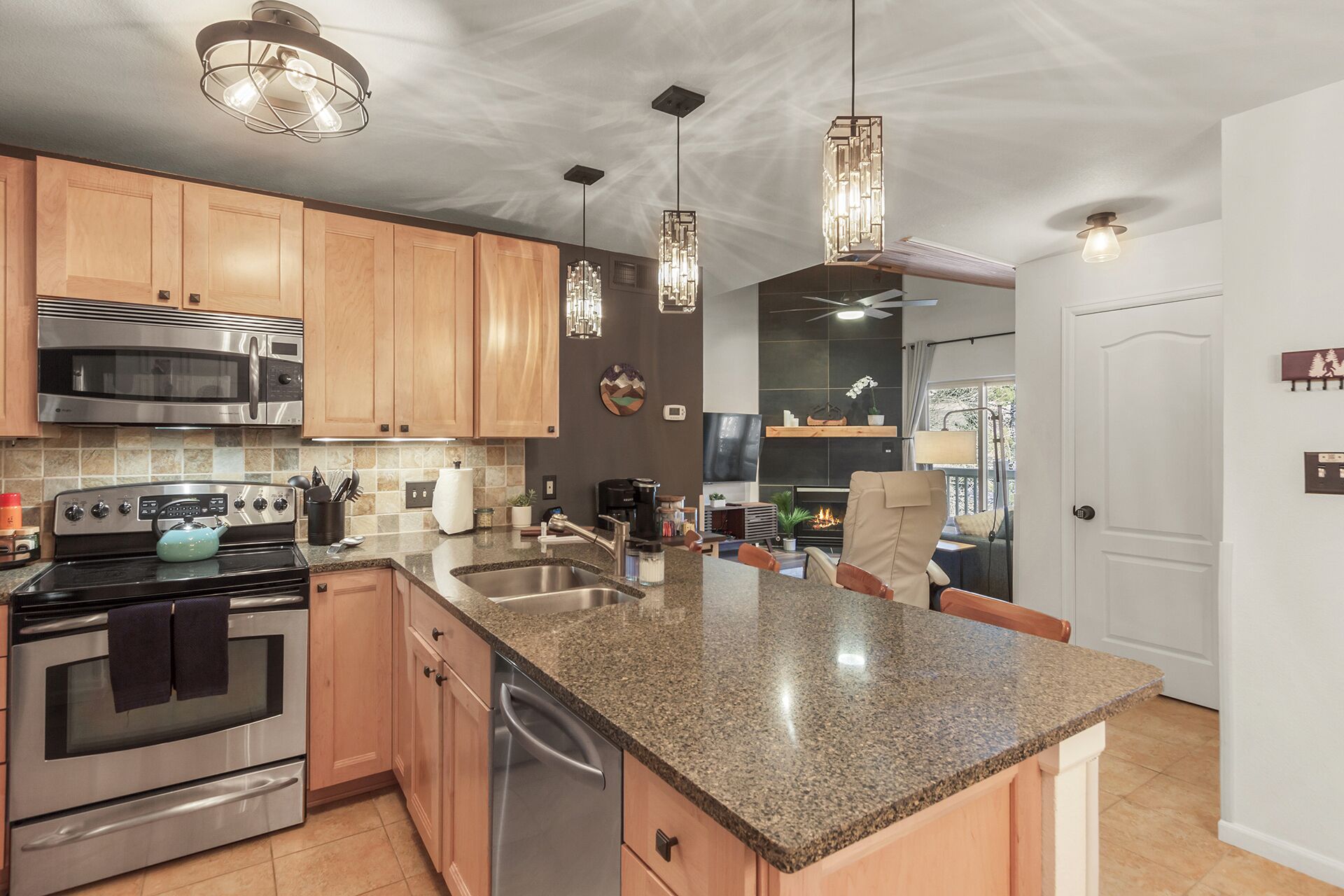 Refrigerador, microondas, horno y parrilla de estufa 