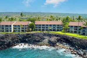 Exterior - KKSR3102 Direct Oceanfront Ground Floor Remodeled Unit, Incredible Views W/AC (Kailua Kona)