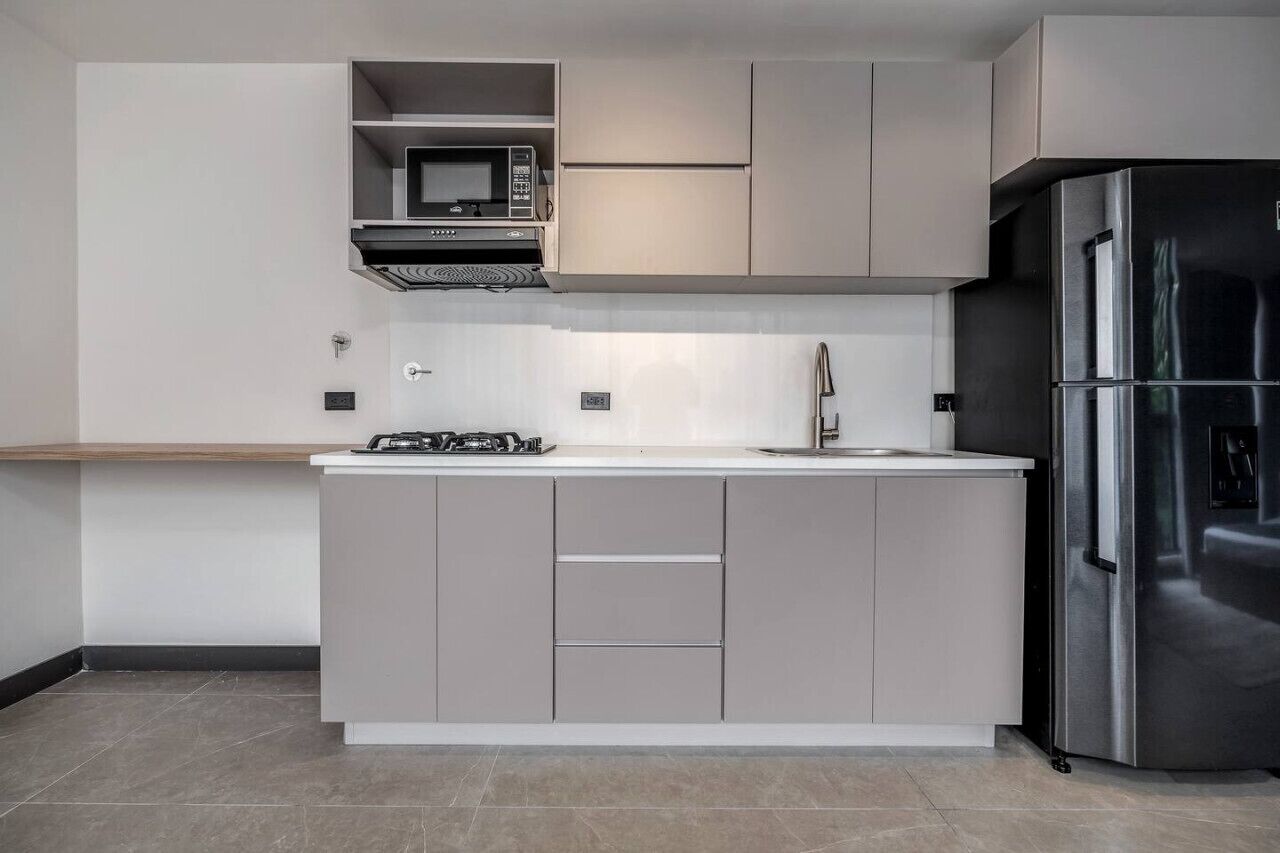Coffee/tea maker, fridge, microwave, oven
