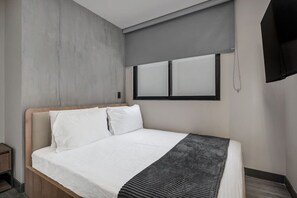 2 bedrooms, desk, iron/ironing board, travel cot - Cozy 2BR apt in Laureles with AC and fast Wifi (Medellín)