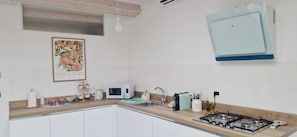 Suite estudio Confort | Cocina privada | Nevera en la zona común y microondas en la zona común