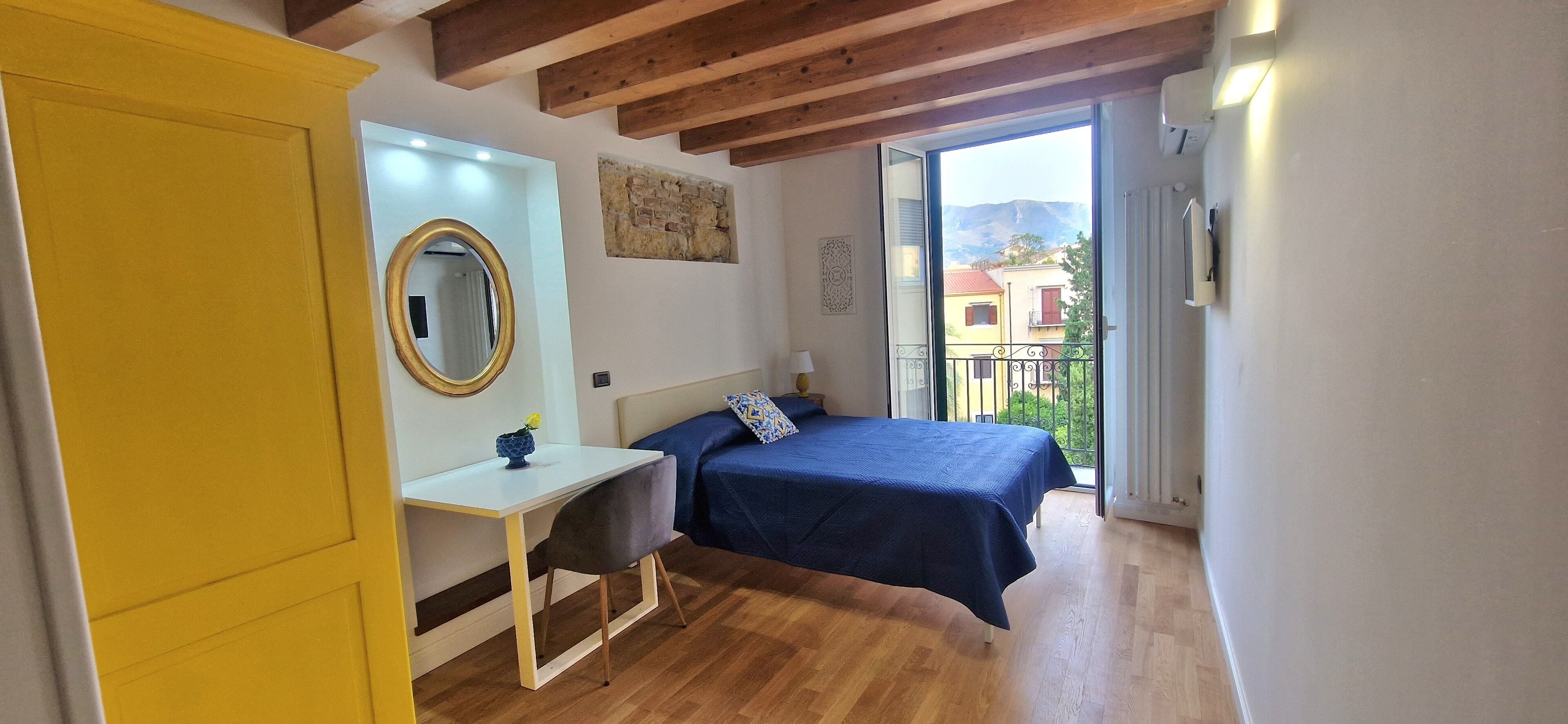 Panorama-Zimmer | Hochwertige Bettwaren, Daunenbettdecken, Pillowtop-Betten, Schreibtisch