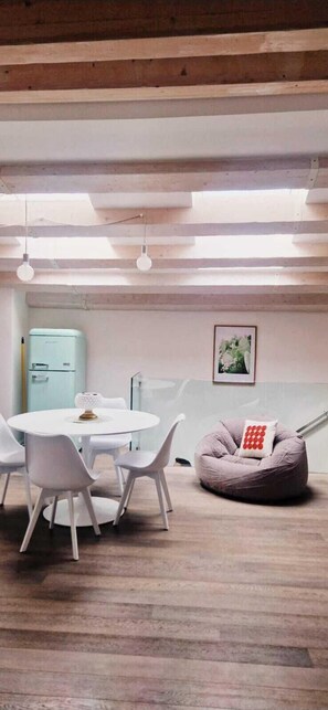 Estudi en suite Comfort | 1 dormitori, roba de llit d'alta qualitat i cobrellits 