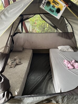 18 bedrooms, WiFi, bed sheets