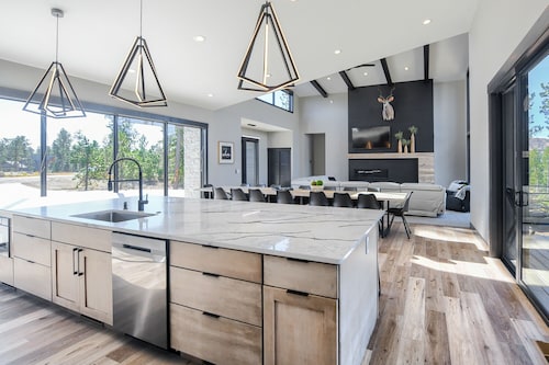 Luxury Mountain Oasis with Amazing View and Access to Clubhouse w/ 2 Pools