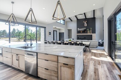 Luxury Mountain Oasis with Amazing View and Access to Clubhouse w/ 2 Pools