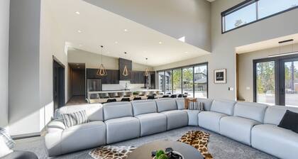 Luxury Mountain Oasis with Amazing View and Access to Clubhouse w/ 2 Pools