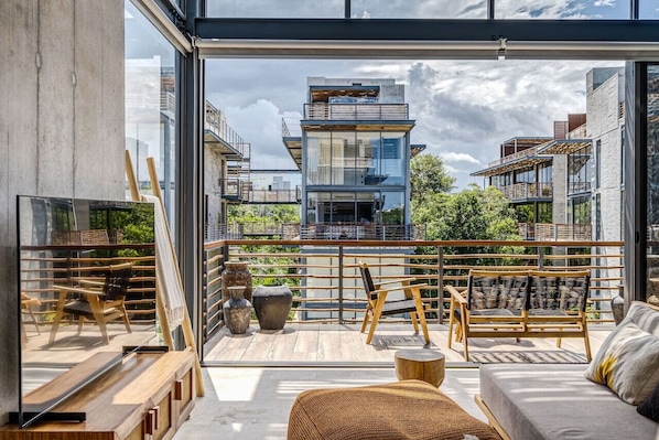 Smart TV, fireplace, offices
