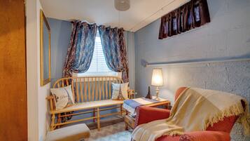 House (5 Bedrooms) | Interior