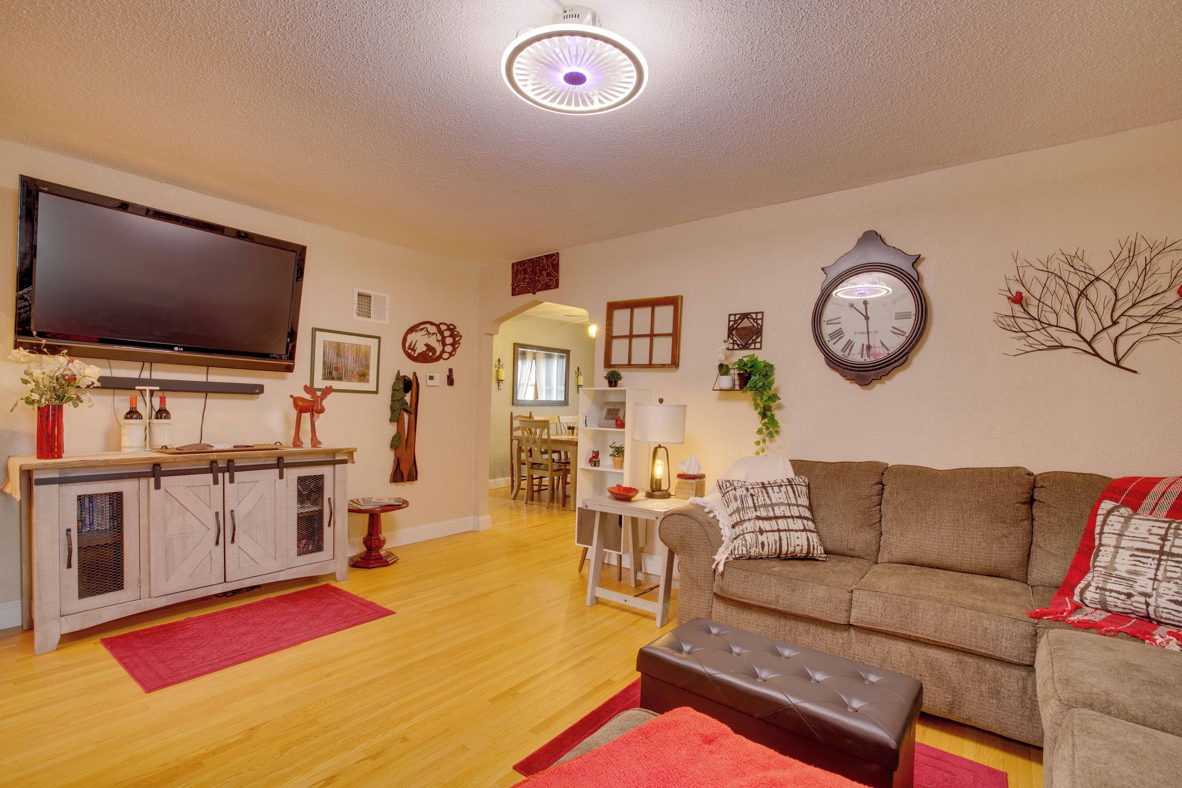 House (5 Bedrooms) | Interior