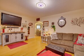 House (5 Bedrooms) | Interior - Harmony Home w/ Fire Pit: 5 Mi to Niagara Cave! (Harmony)