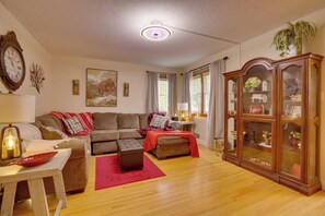 House (5 Bedrooms) | Interior