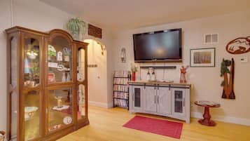 House (5 Bedrooms) | Interior