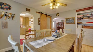 House (5 Bedrooms) | Interior