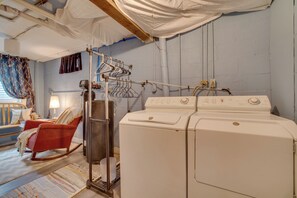 House (5 Bedrooms) | Interior