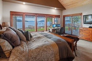 7 Schlafzimmer, Schreibtisch, Bügeleisen/Bügelbrett, Reisekinderbett