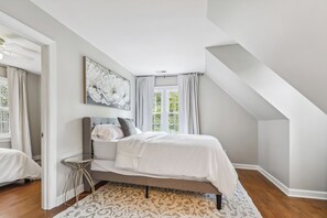 House (5 Bedrooms) | Interior