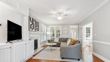 House (5 Bedrooms) | Interior