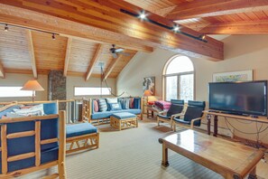 Apartment (3 Bedrooms) | Interior - Big Sky Condo w/ Mountain Views < 1 Mi to Resort! (Big Sky)