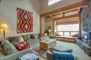 Apartment (3 Bedrooms) | Interior - Big Sky Condo w/ Mountain Views < 1 Mi to Resort! (Big Sky)