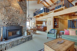 Apartment (3 Bedrooms) | Interior - Big Sky Condo w/ Mountain Views < 1 Mi to Resort! (Big Sky)