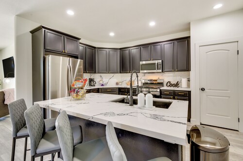 6 Mi to Empire Polo Club: Indio Home w/ Grill!