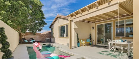 House (4 Bedrooms) | Front of property