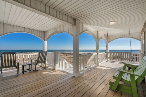 Alpha At The Point: Oceanfront, Private Pool & Hot Tub, Breathtaking Views