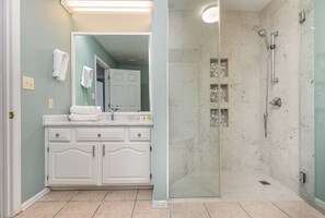 Shower, hair dryer, towels, shampoo - Alpha At The Point: Oceanfront, Private Pool & Hot Tub, Breathtaking Views (Garden City Beach)